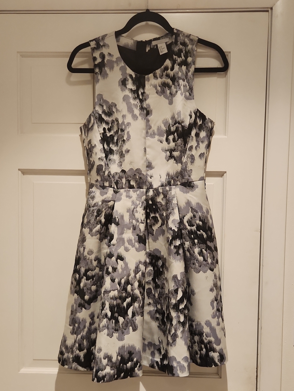 H&M Women's Black & White Floral Fit-and-Flare Dress US 8